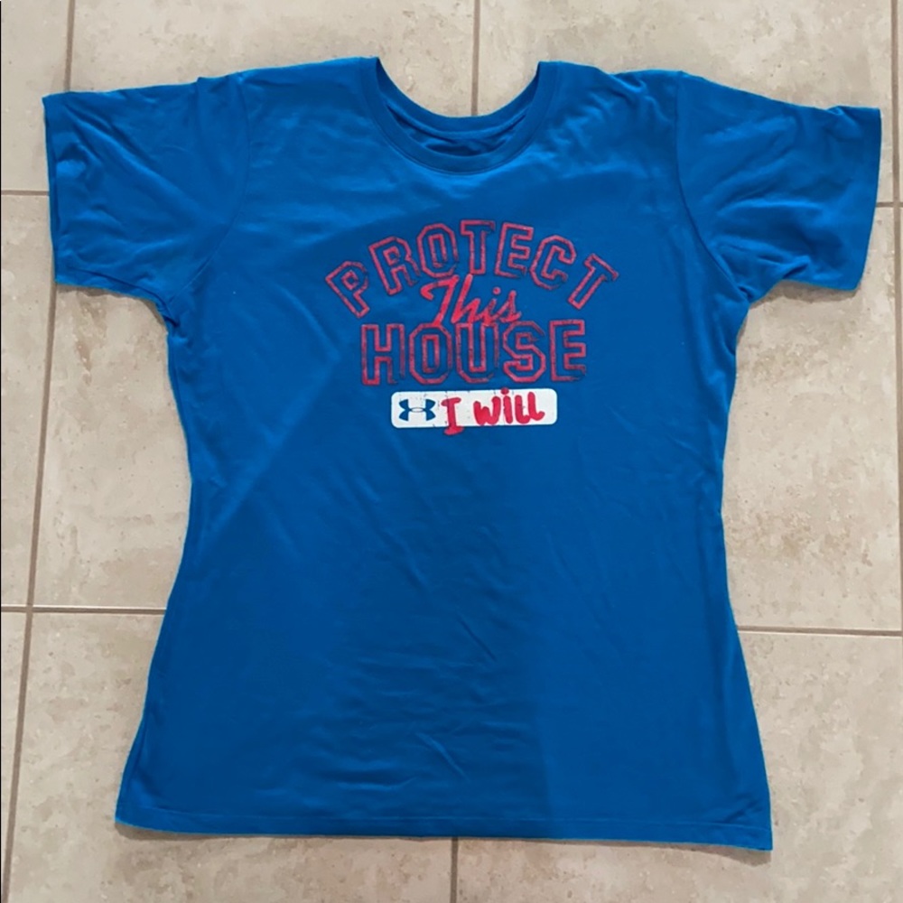 Semi-fitted Under Armour t-shirt